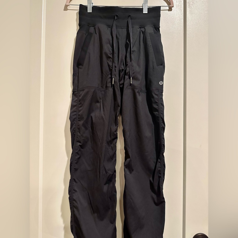 Dance Studio Mid-Rise Pant
Regular — Black